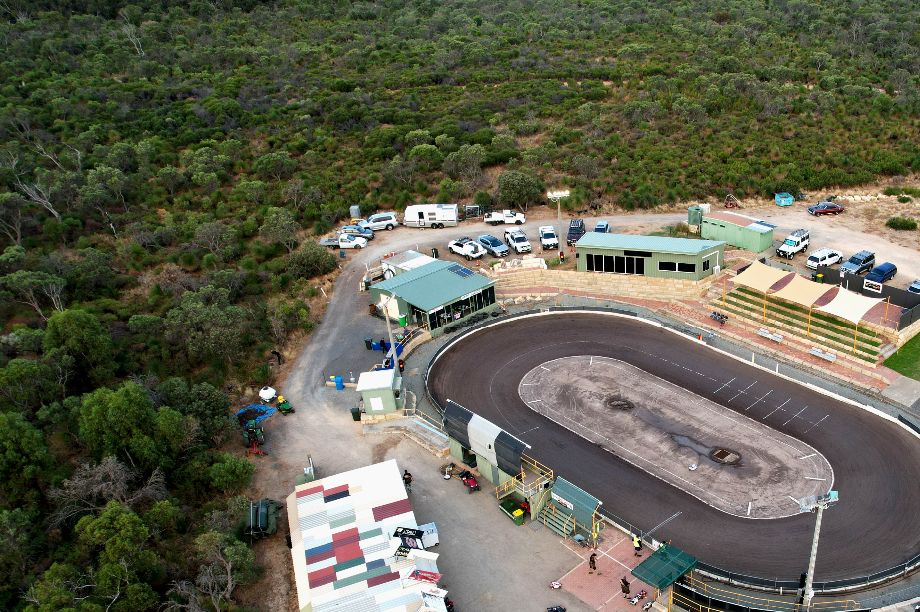 THE HENDERSON CLAYWAY - Gemma Rd Henderson Western Australia - The home of the West Oz 1/4 Scale Speedway Association Inc.
(Photo courtesy of PETER ROEBUCK)